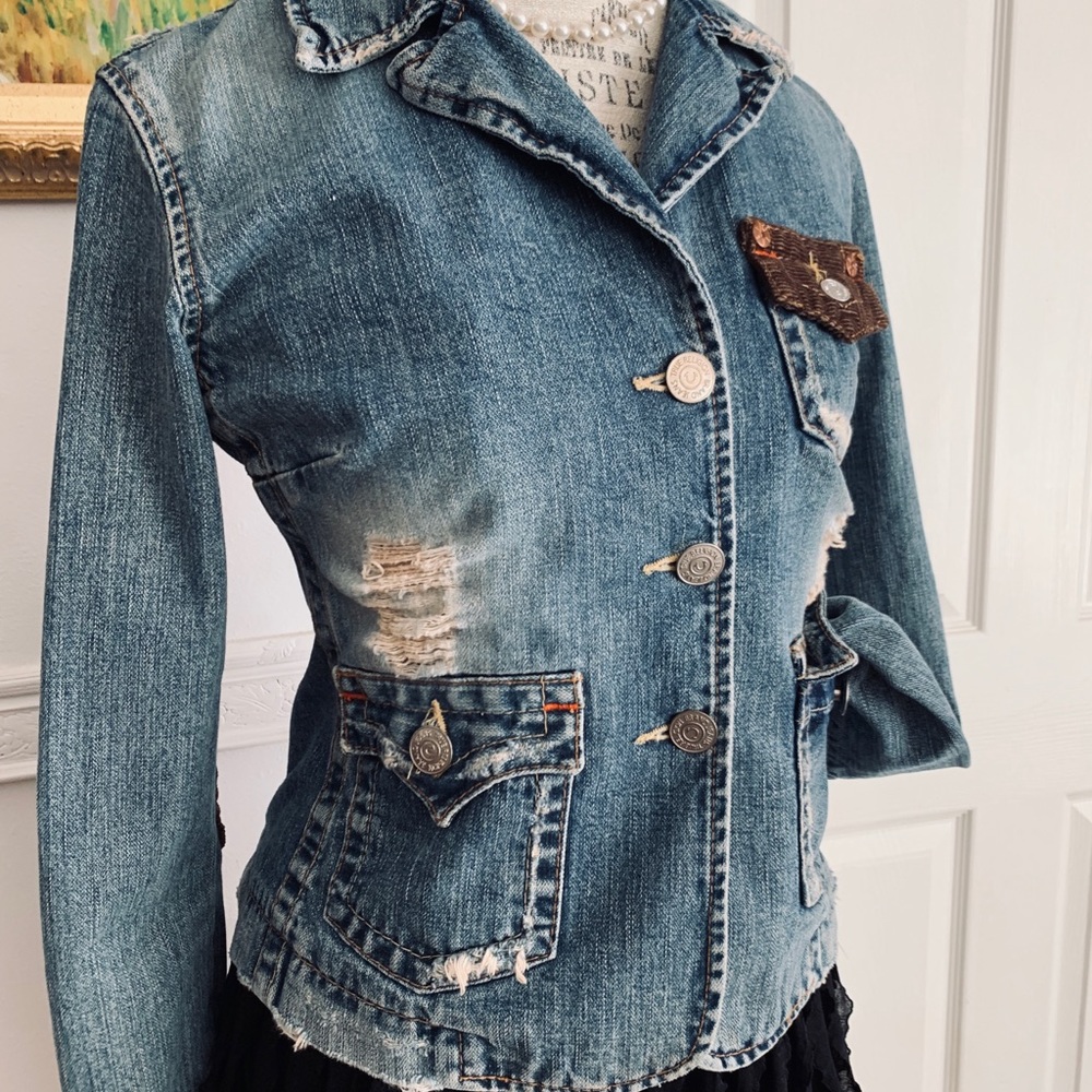 “True Religion” Jean Jacket w/ 3 pockets 3 buttons